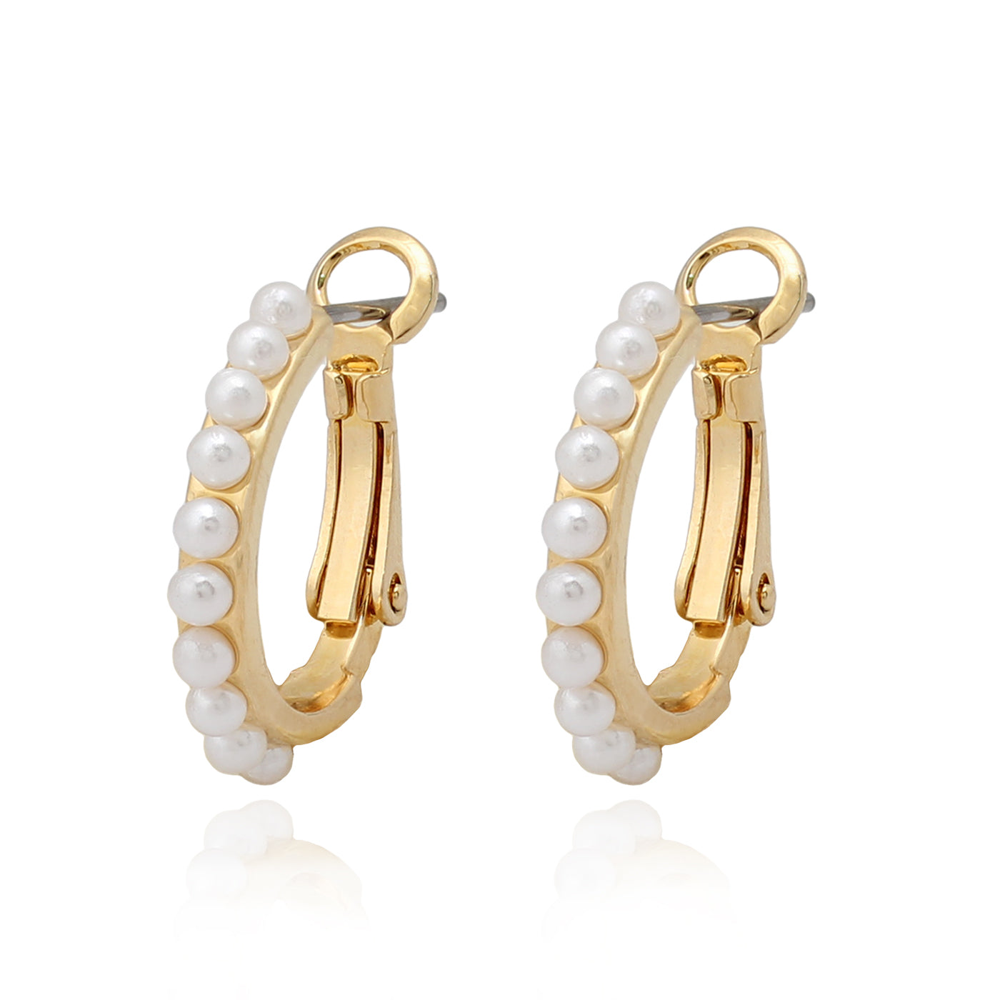 earring huggie rounded pearl