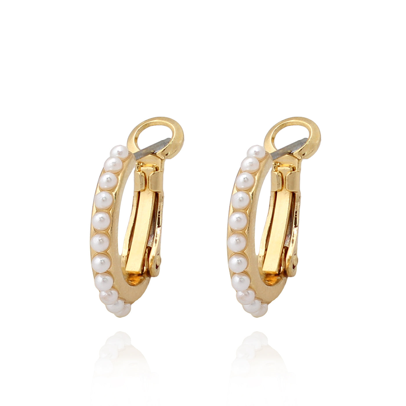 earring huggie rounded pearl
