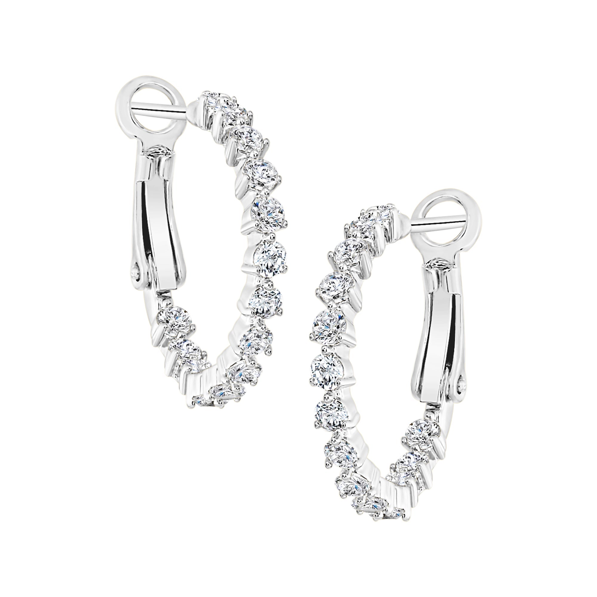 earring huggie three prong stone