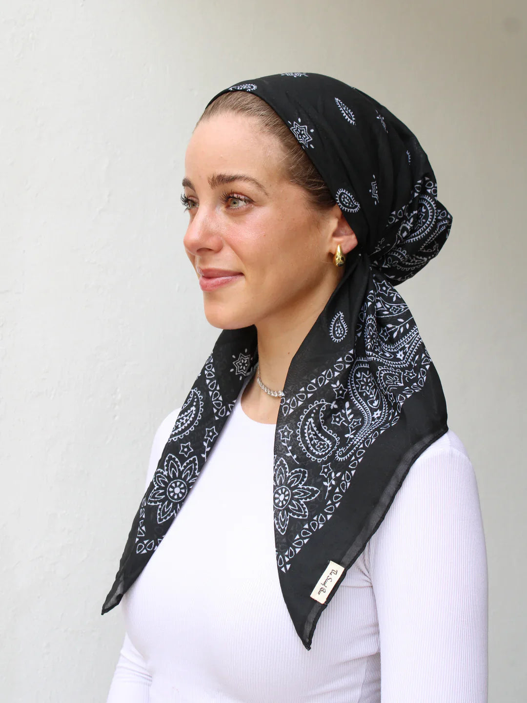 headscarf short pretied paisley